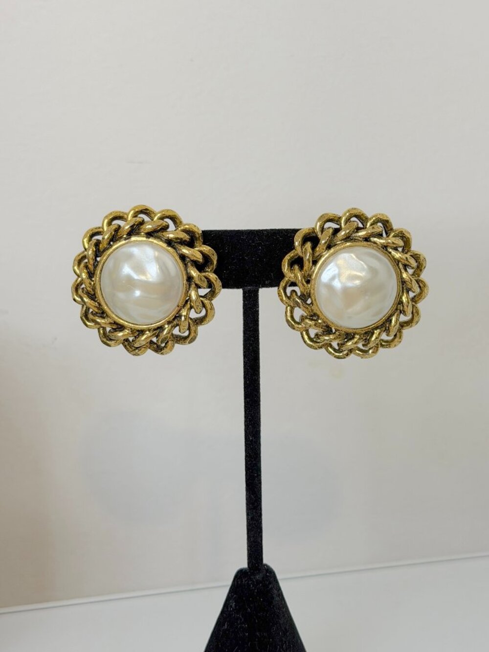 Vintage Pearl Clip-On Earrings Gold Tone Chain Motif | Classic Statement Jewelry